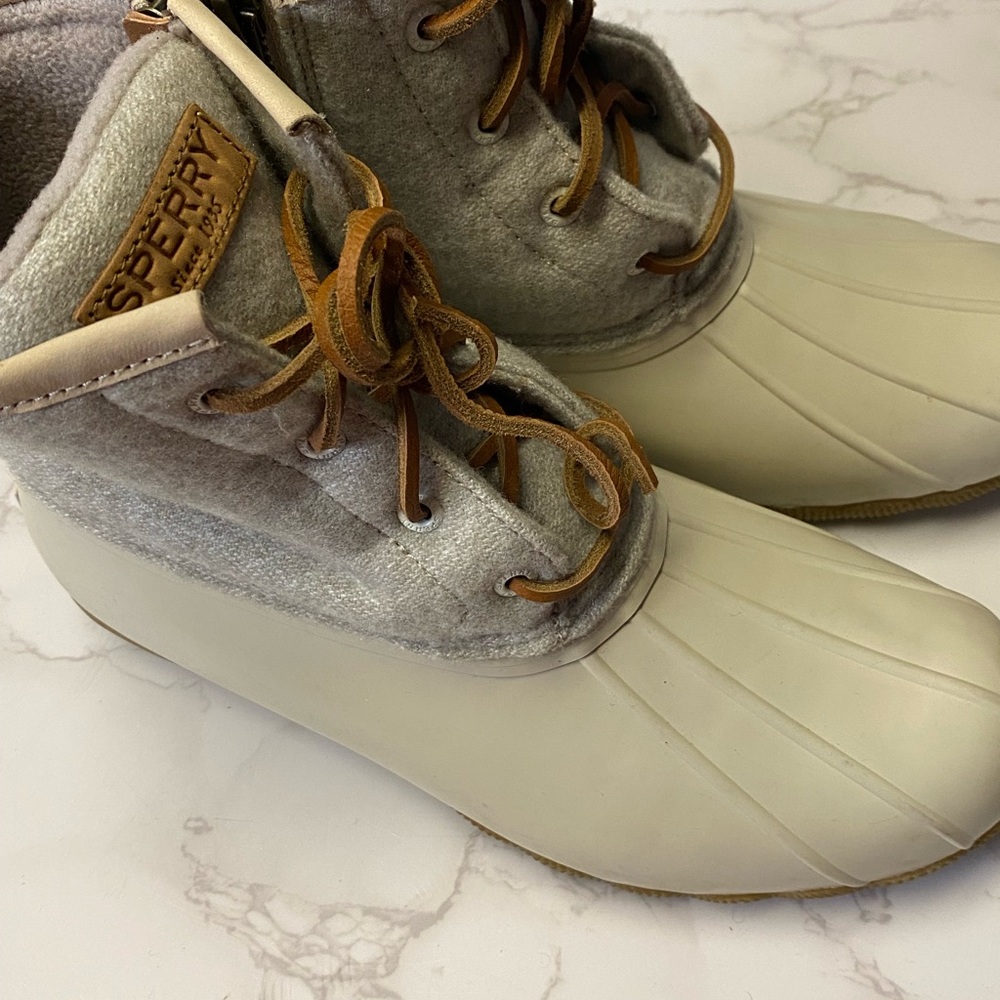 Sperry Women's Cream and Gray Winter Boots Size 8.5 W